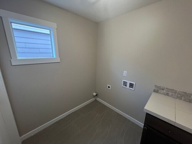 Building Photo - 2641 NE 130th Ct