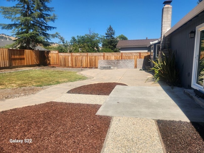 Building Photo - This is a Must See beautiful 3 bedroom, 2 ...
