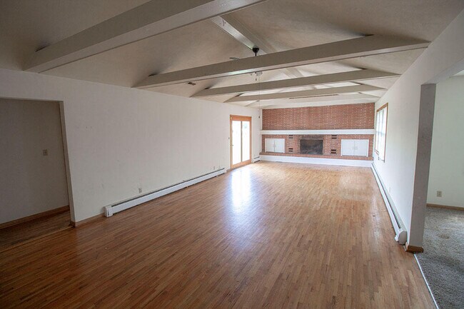 Building Photo - 1303 E Smiley Ln