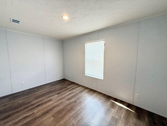 Building Photo - For Rent – Nearly New Home in Elm Mott, TX