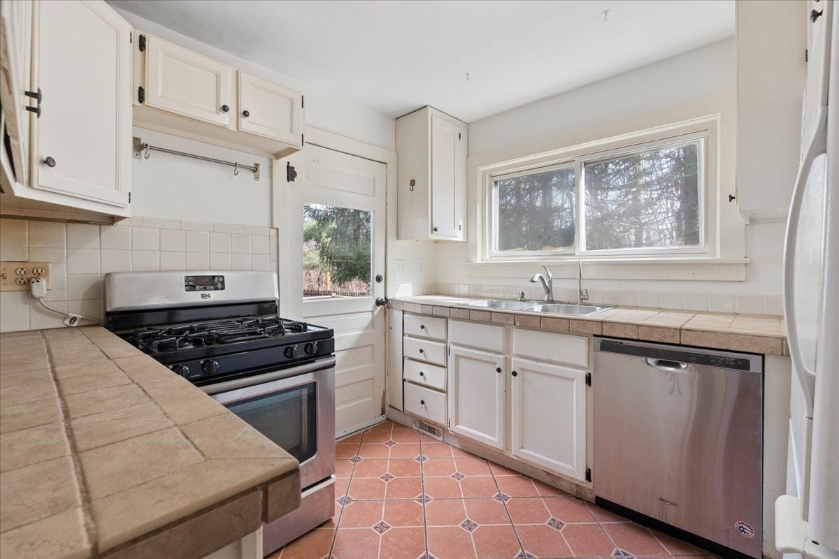 Building Photo - 751 Holmes Rd