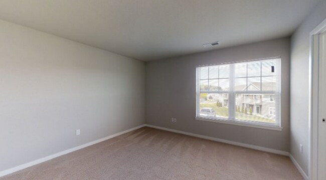 Building Photo - Condo Style Upper 2 Bedroom 2 Bathroom Apartment is Available