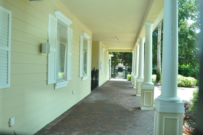 Building Photo - 7948 Edgewood Forest Dr
