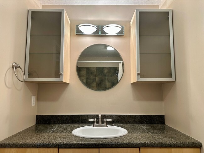 Building Photo - Two Story Condo in Downtown Bellevue