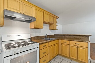 Building Photo - 10582 Topanga Dr