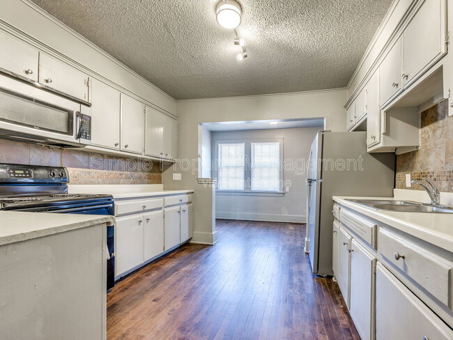 Building Photo - 816 NE 20th St