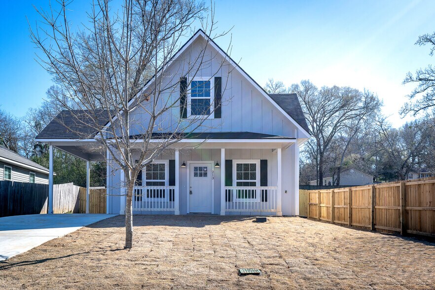 Building Photo - 213 Lomond Ave