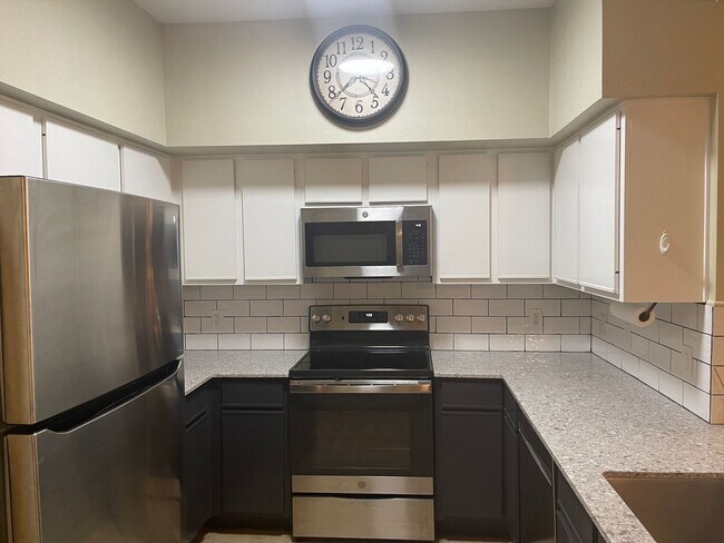 Building Photo - College Station - 4 Bedroom / 2.5 Bath / 2...