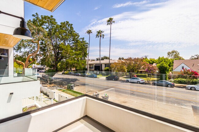 Building Photo - 4293 Tujunga Ave