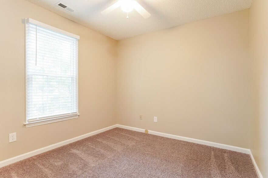 Building Photo - 4936 Bivens Dr