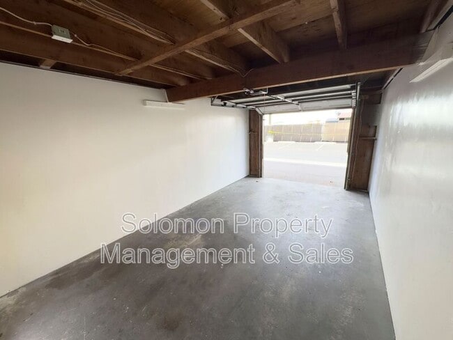 Building Photo - 2094 E Grand Ave