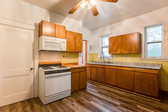 Building Photo - 1651 Minnehaha Ave W