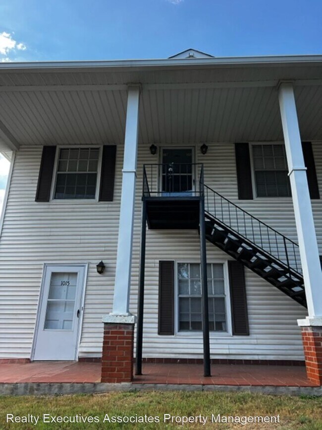 1 br, 1 bath House 1017 East Harper Ave 1017 E Harper Ave Maryville