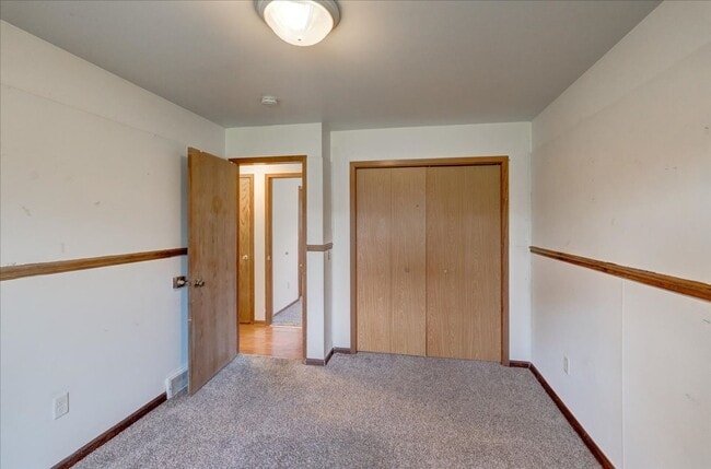 Building Photo - 1329/1331 S Thompson Dr