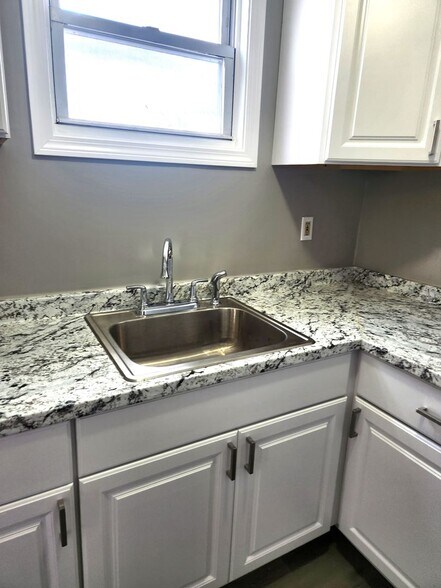 Building Photo - 22-24 Lawn Avenue - Unit #2F