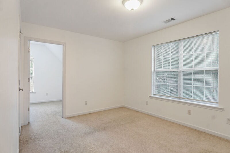 Building Photo - 164 Village Ln