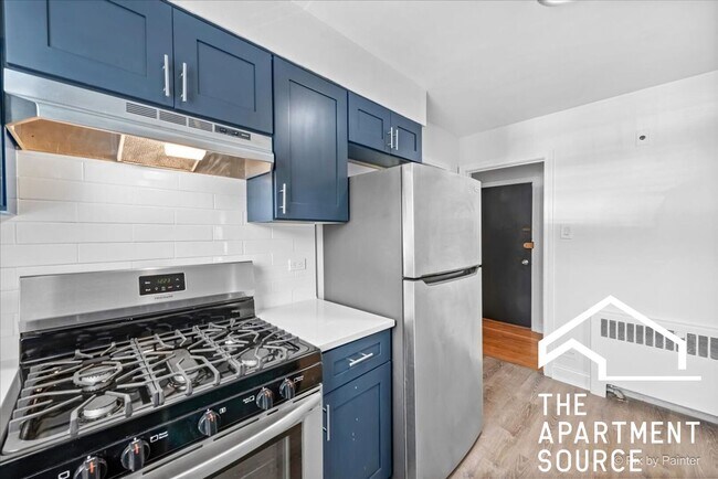 Building Photo - 2721 W Berwyn Ave