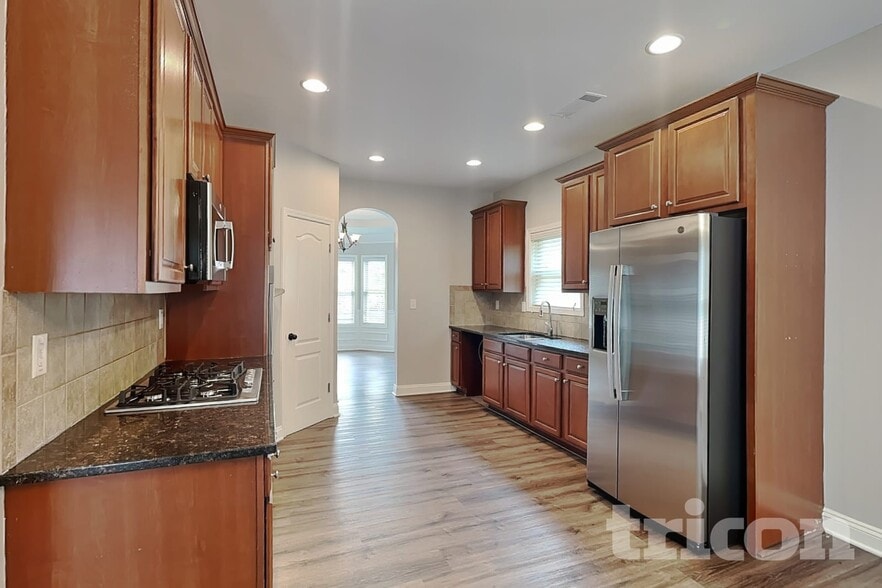 Building Photo - 1571 English Manor Cir