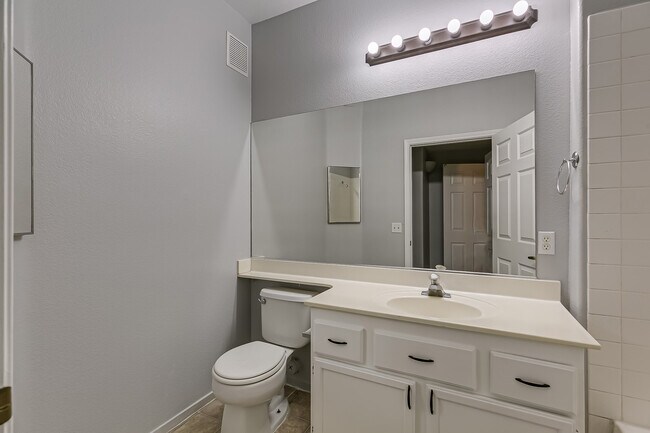 Building Photo - 1300 S Arlington St