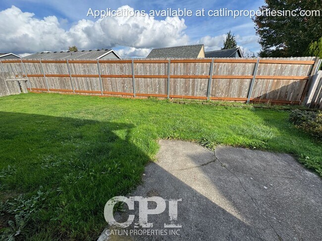 Building Photo - 119 Penny Ln