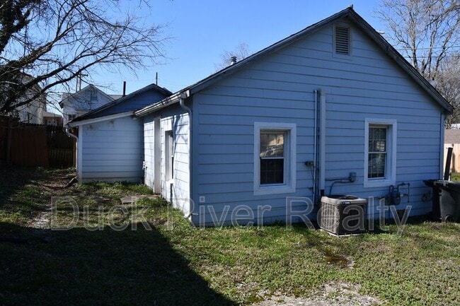 Building Photo - 211 W 10th St