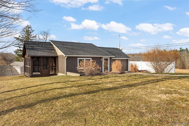 Building Photo - 177 White Schoolhouse Rd