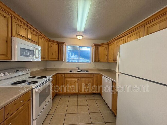 Building Photo - 2642 E 750 N