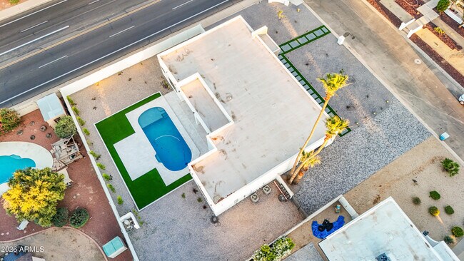 Building Photo - 5540 E Dahlia Dr