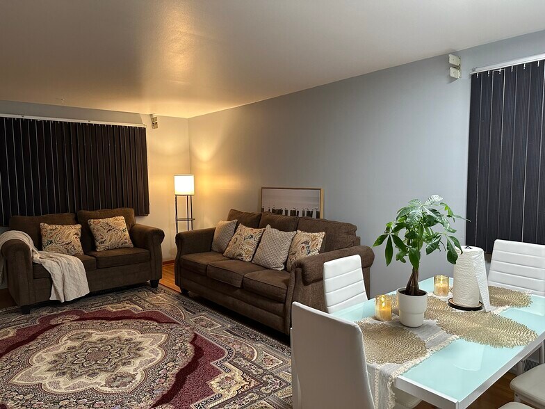 Building Photo - 47 Awood Pl