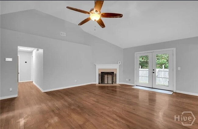 Building Photo - MOVE IN READY