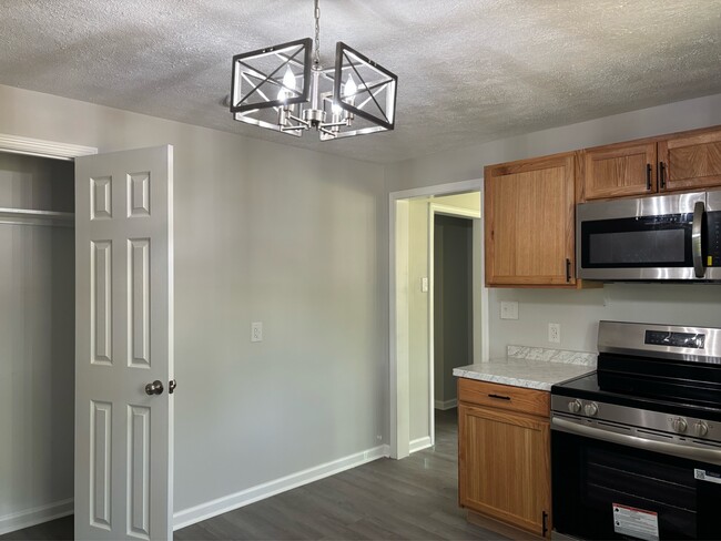 Building Photo - 211 Gertrude St