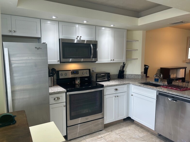 Kitchen from Entry Hall - 3333 S Ridgewood Ave