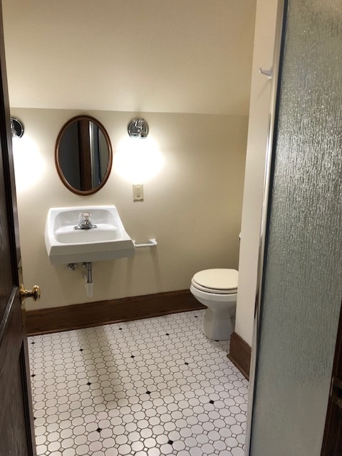 Bathroom - 3333 N Newhall St