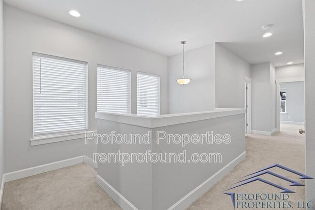 Building Photo - 6843 SE Red Alder St