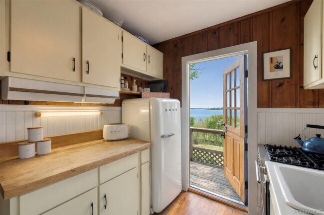 Building Photo - 2662 Paradise Shores Rd