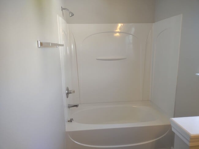 Building Photo - Wonderful Four Bedroom Home in Northeast C...