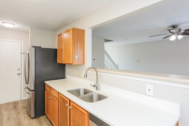 Building Photo - 8840 Hosta Way