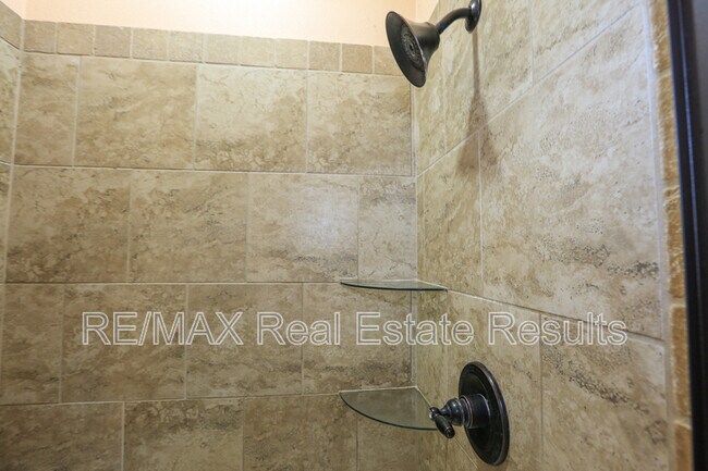 Building Photo - 2202 SW Tupelo Ave