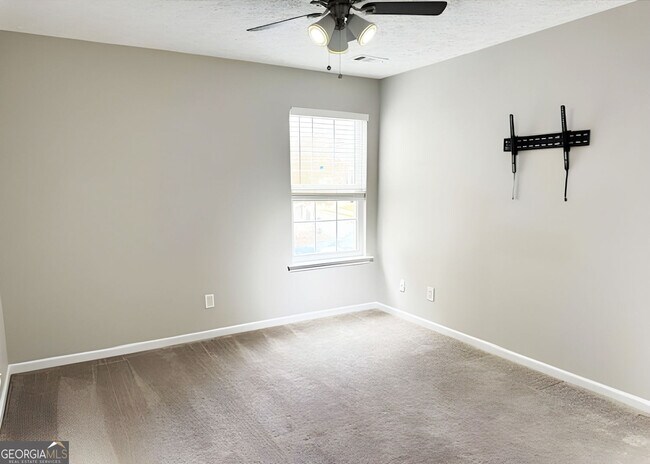 Building Photo - 220 Wild Flower Ln