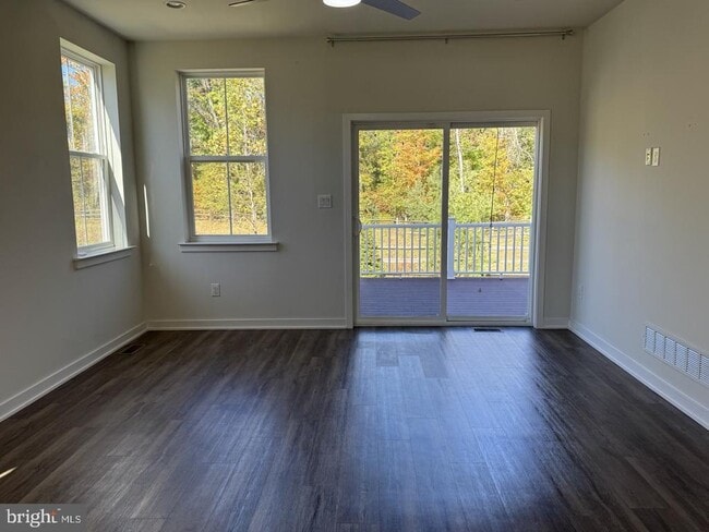 Building Photo - 213 Wynstone Ct