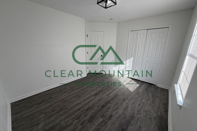 Building Photo - MOVE-IN SPECIAL! FREE RENT!