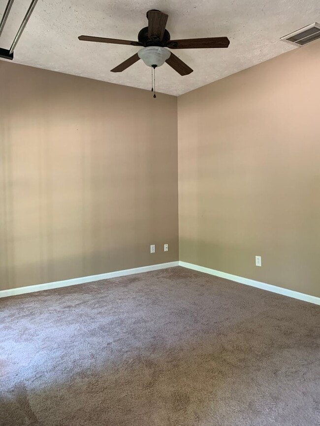 Building Photo - 907 Clarendon St~Haymount