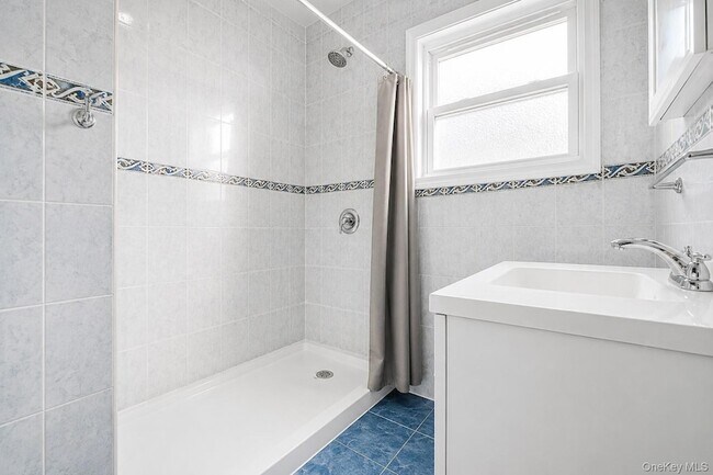 Building Photo - 3-08 26th Avenue Unit 1
