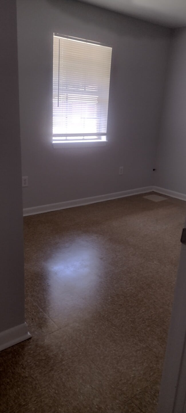 Building Photo - 141 Clinton Ct