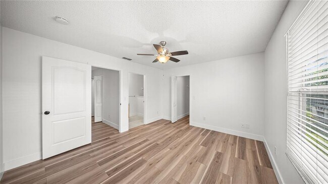 Building Photo - 12649 Somerset Oaks St