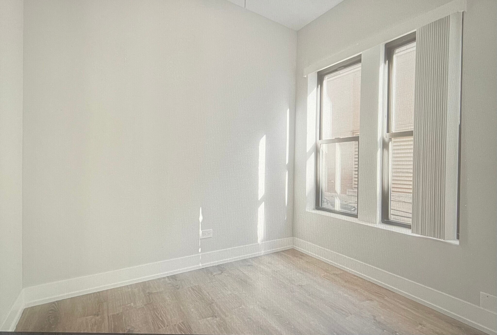 Building Photo - 1651 W Jonquil Ter