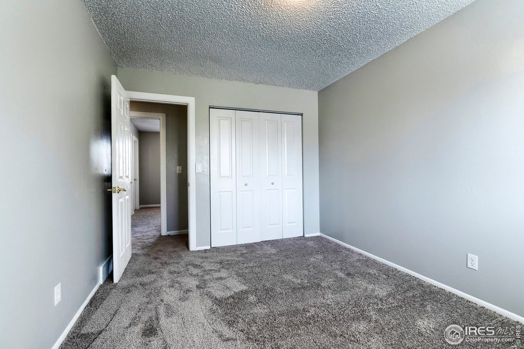 Private bedroom with walk-in closet - 2133 Wedgewood Ct