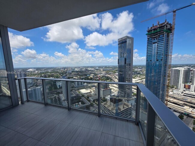 Building Photo - 851 NE 1st Ave