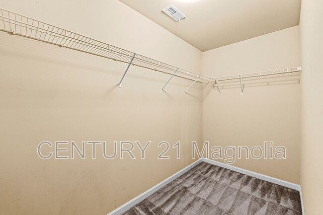 Building Photo - 2203 Grandwood Ln
