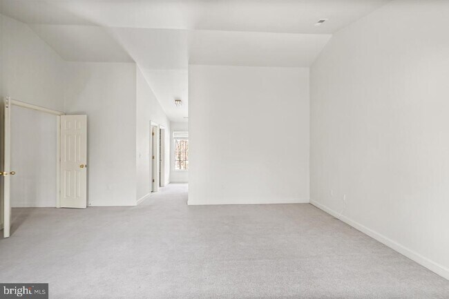 Building Photo - 8330 Westchester Dr